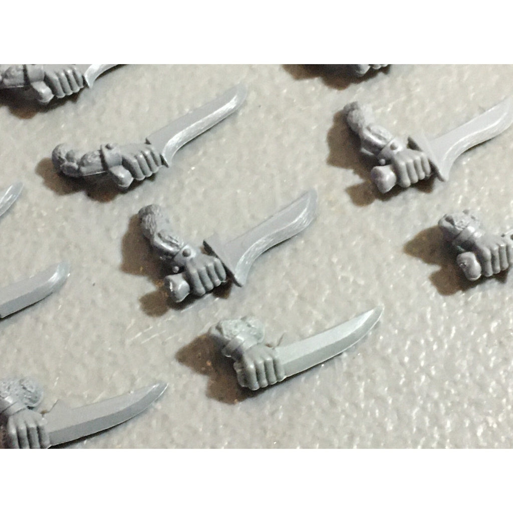 A22299 WARHAMMER FANTASY SKAVEN BITS LOT SWORD ARMS GAMES WORKSHOP GW