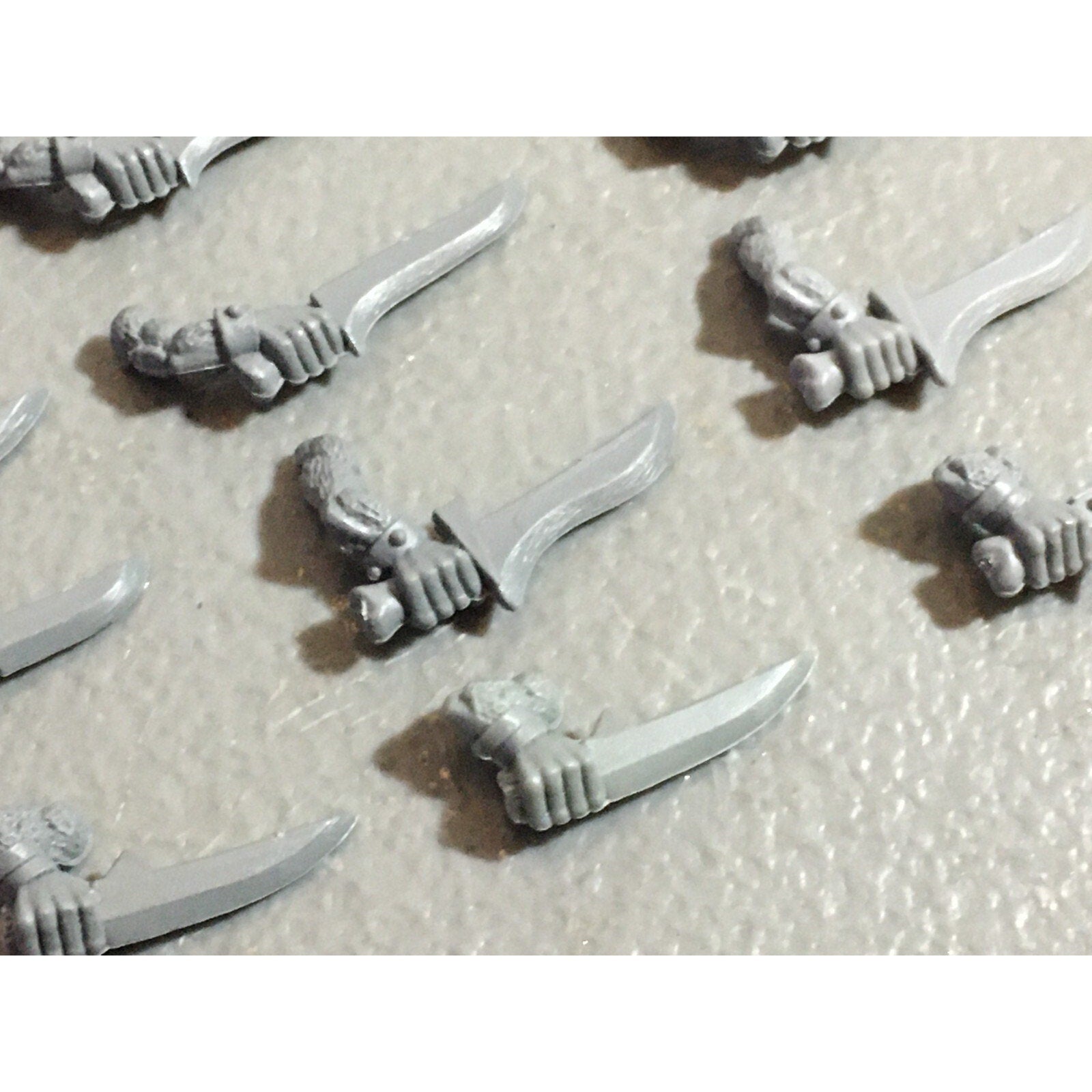 A22299 WARHAMMER FANTASY SKAVEN BITS LOT SWORD ARMS GAMES WORKSHOP GW