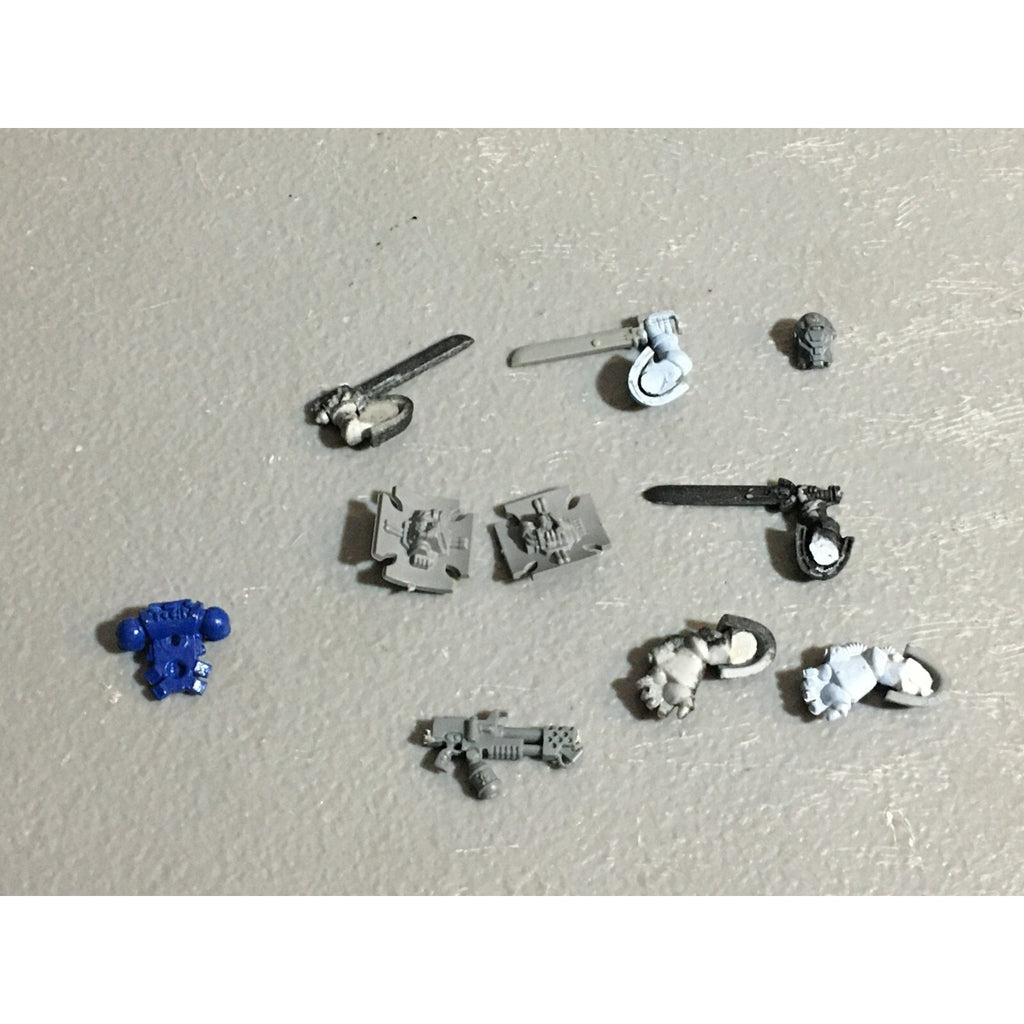 A22989 WARHAMMER 40K SPACE MARINES BITS LOT SWORDS FISTS POWER GW GAMES WORKSHOP