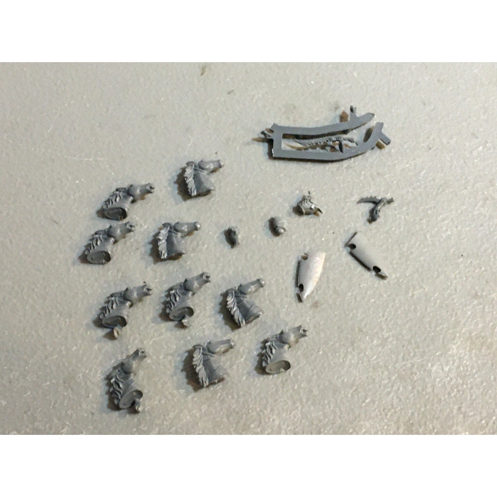 A27324 WARHAMMER AOS FANTASY OLD WORLD BITS LOT DARK ELVES HORSE HEADS