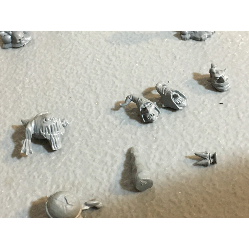 A24983 WARHAMMER FANTASY SKULL PASS OBJECTIVE MARKERS + EXTRA NIGHT GOBLIN BITS
