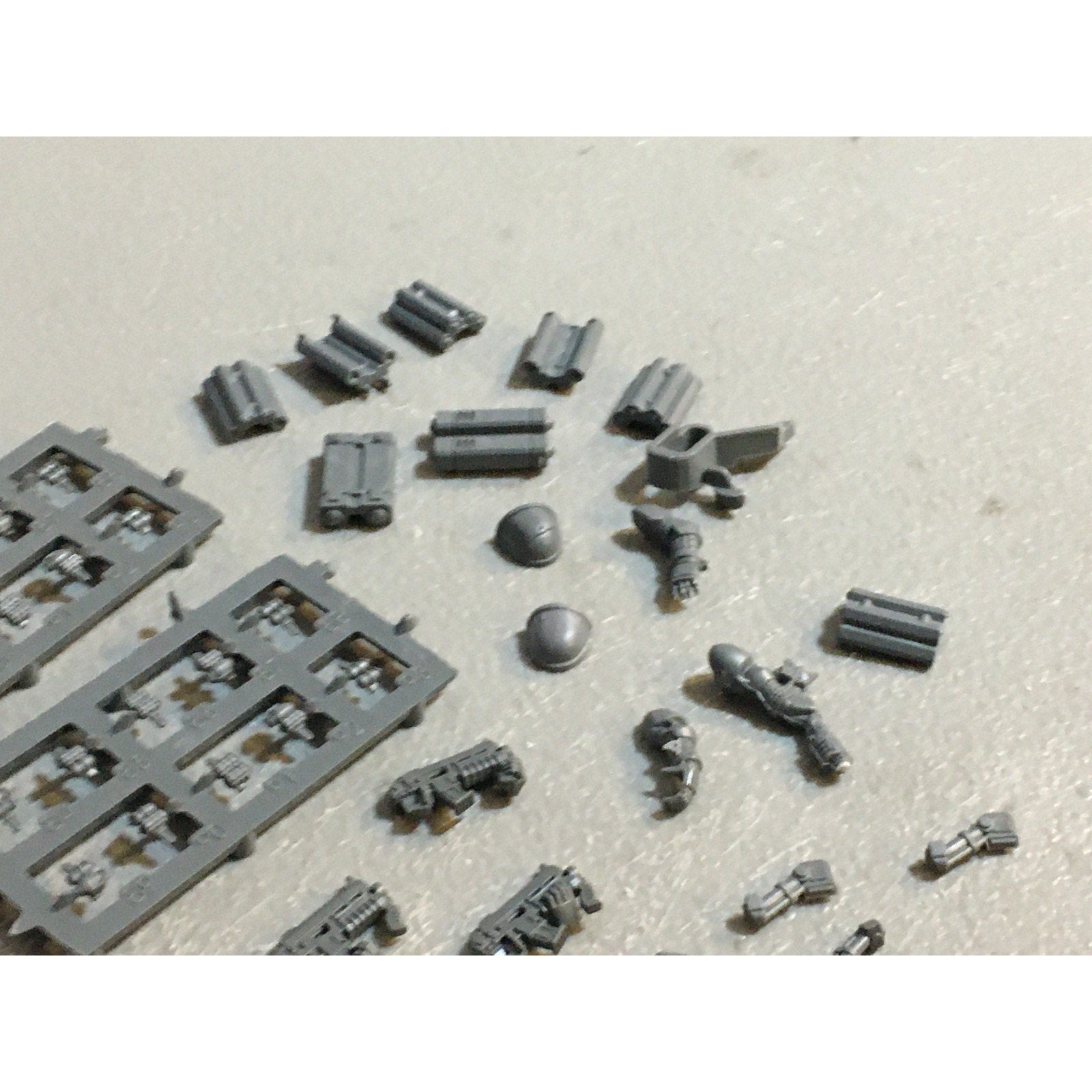 A29490 WARHAMMER 40K SPACE MARINES DARK ANGELS BITS LOT GRENADES BOLTERS GW