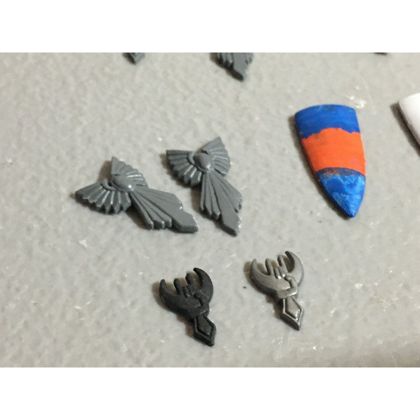 A22055 WARHAMMER FANTASY HIGH ELVES BITS LOT SHIELDS & ICONS GW GAMES WORKSHOP