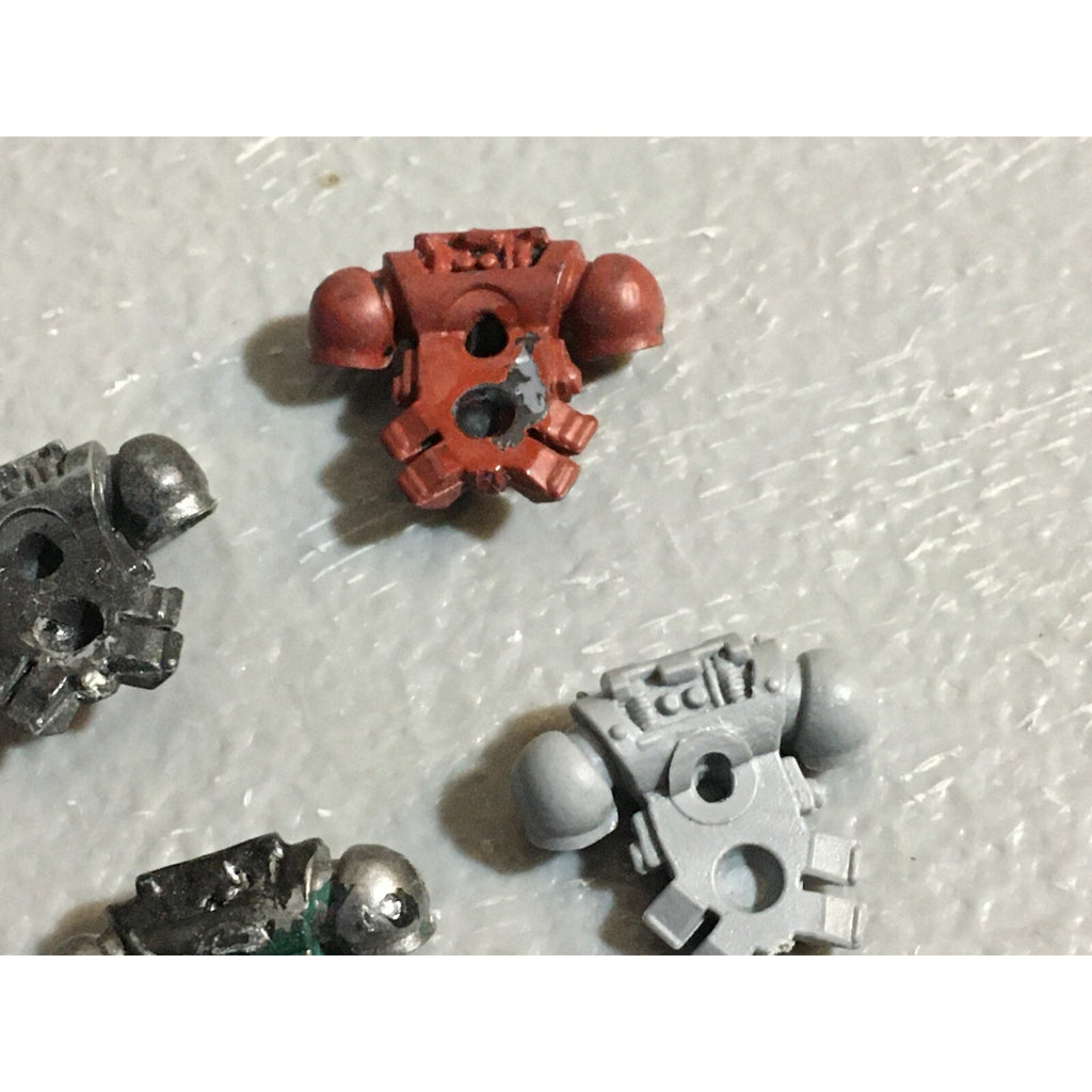 A22999 WARHAMMER 40K SPACE MARINES BITS LOT HEADS PLASMA PISTOLS BACKPACKS GW
