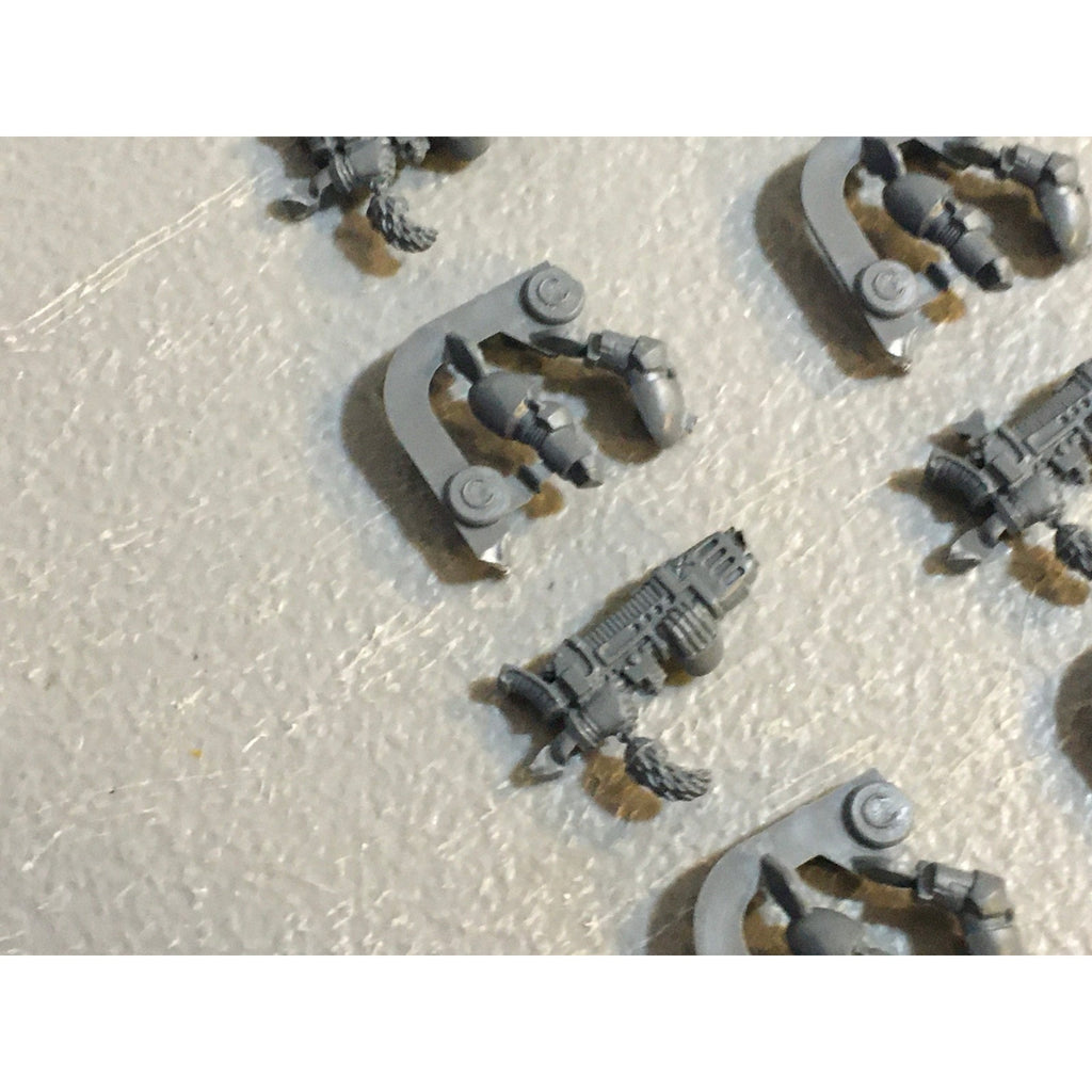 A29732 WARHAMMER 40K SPACE MARINES WOLVES BITS LOT PLAMSA GUNS W ARMS GW