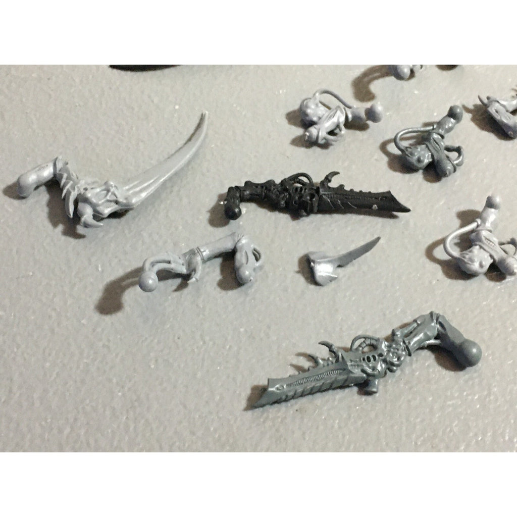 A22317 WARHAMMER 40K TYRANIDS BITS LOT MIXED GAMES WORKSHOP GW