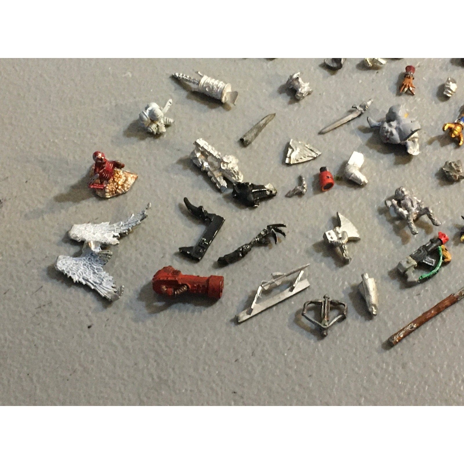 A32573 UNKNOWN MINIATURES ALL METAL BITS LOT WINGS ARM HEAD RPG TABLETOP