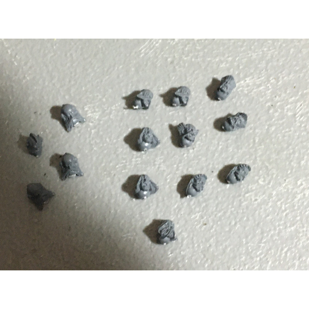 A22553 WARHAMMER 40K SPACE MARINES WOLVES BITS LOT HEADS SCOUT BROTHER GW