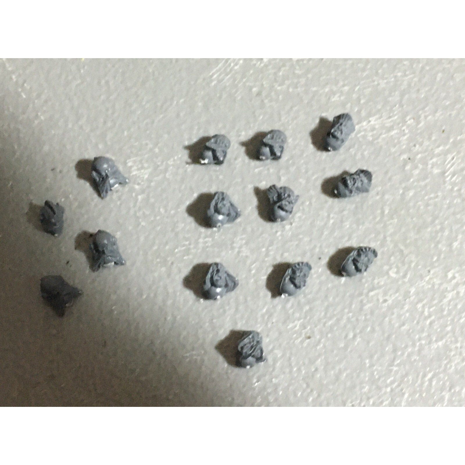 A22553 WARHAMMER 40K SPACE MARINES WOLVES BITS LOT HEADS SCOUT BROTHER GW