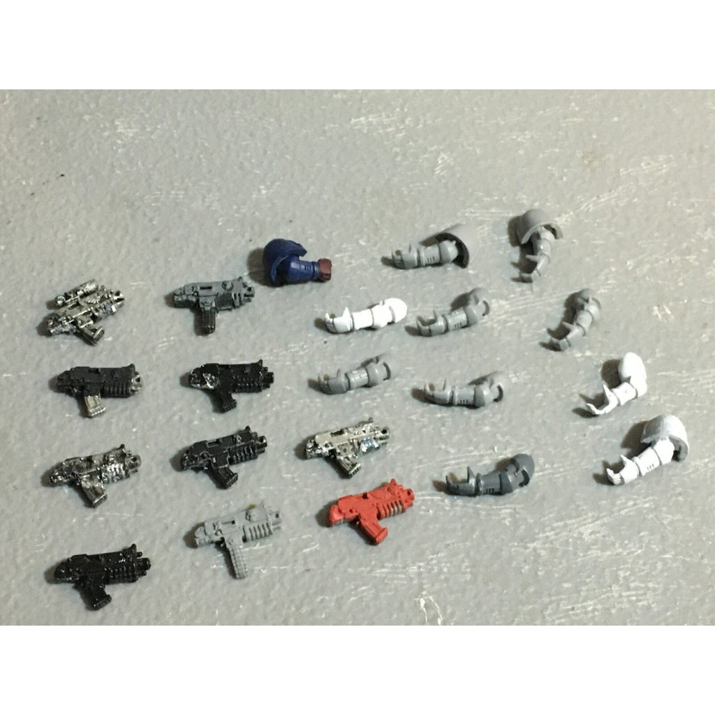 A22968 WARHAMMER 40K SPACE MARINES BITS LOT ARMS BOLTERS GAMES WORKSHOP GW
