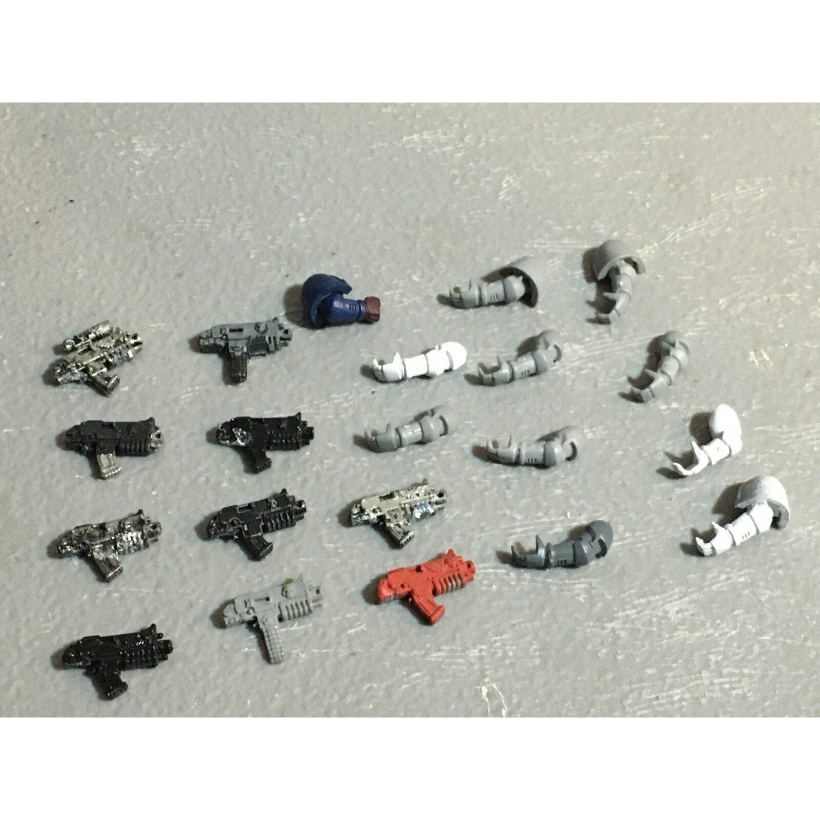 A22968 WARHAMMER 40K SPACE MARINES BITS LOT ARMS BOLTERS GAMES WORKSHOP GW