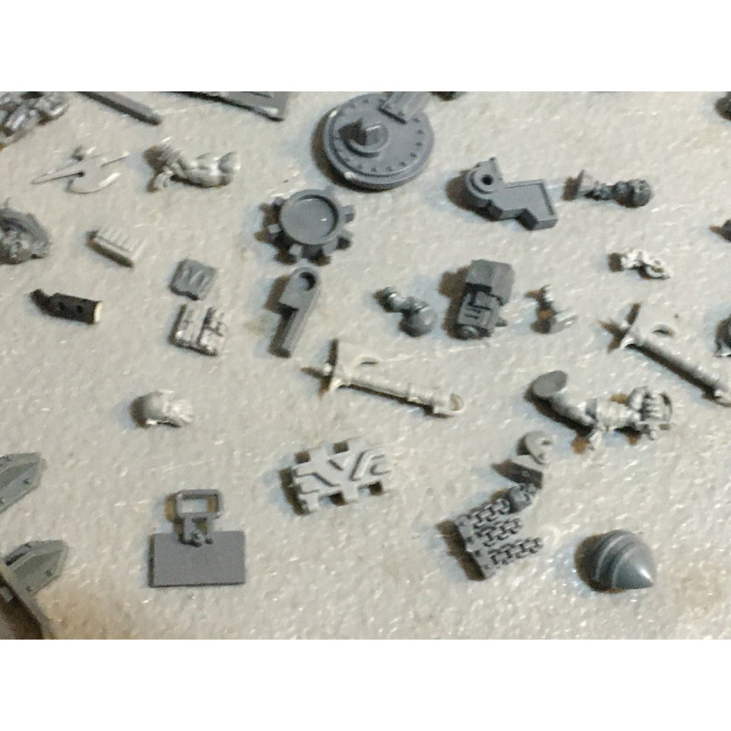A33119 WARHAMMER 40K SPACE ORKS BITS LOT MIXED RANDOM GW GAMES WORKSHOP