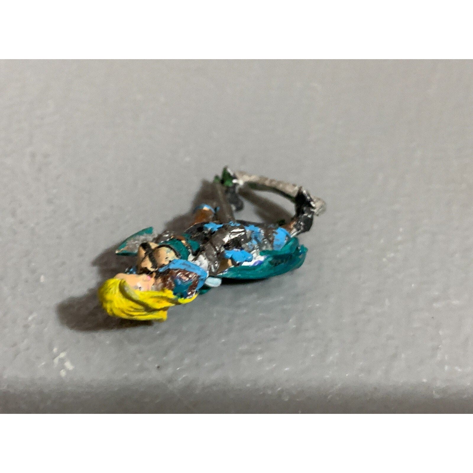 A10260 UNKNOWN OOP METAL MINIATURE PAINTED FANTASY FEMALE SWORD SHIELD