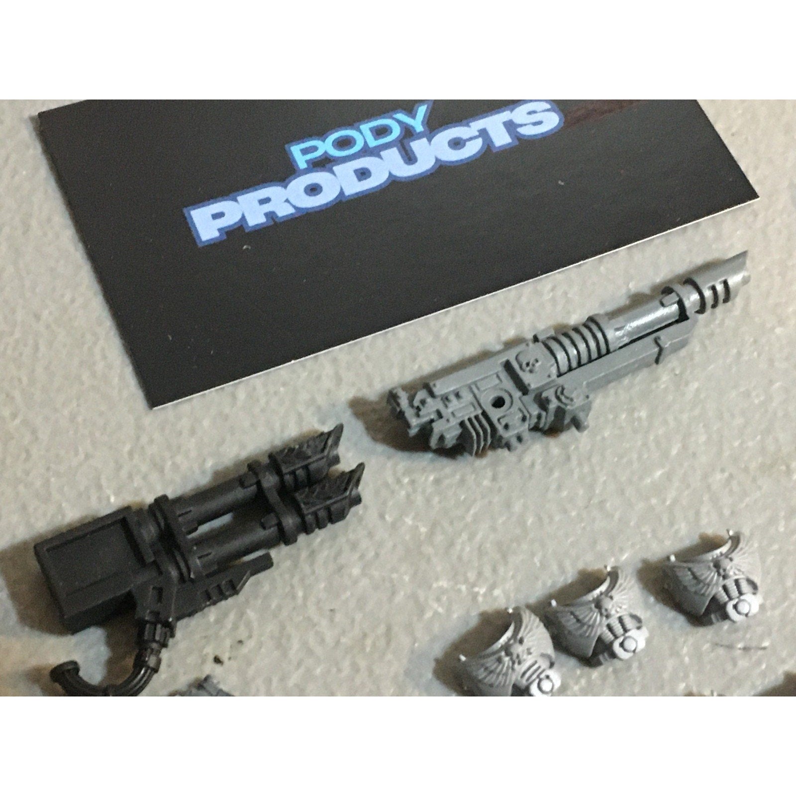 A33584 WARHAMMER 40K SPACE MARINES BITS LOT MIXED KNIFE CHEST MELTA GW