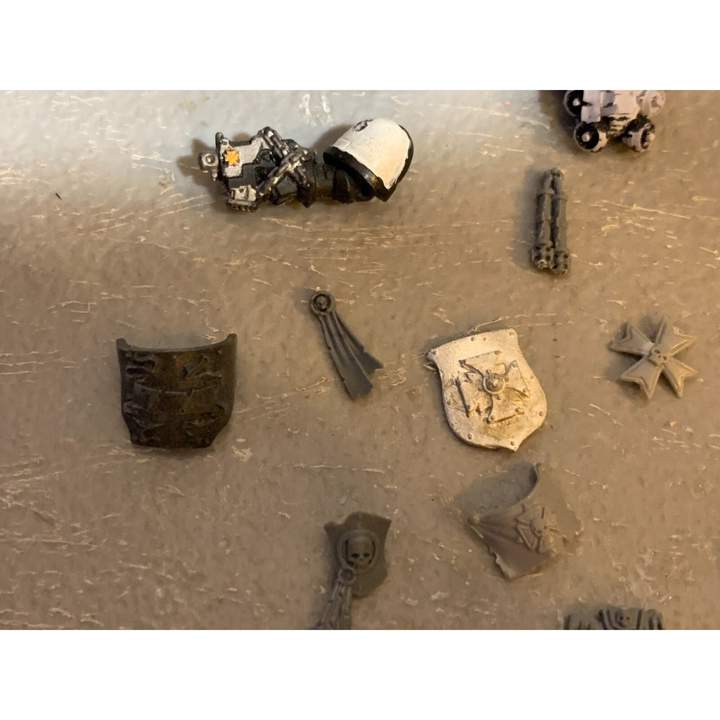 A23301 WARHAMMER 40K SPACE MARINES BLACK TEMPLARS BITS LOT BACKPACK OATHS GW