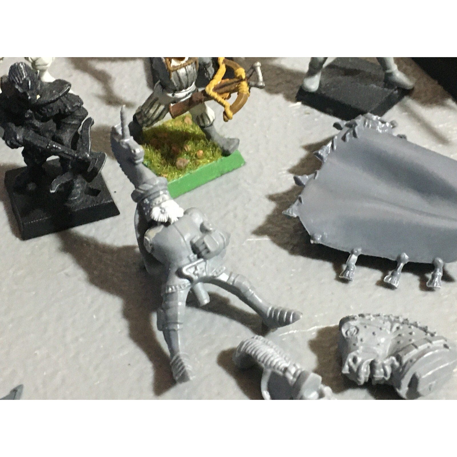 A22076 WARHAMMER FANTASY EMPIRE BITS LOT MIXED SHIELDS GAMES WORKSHOP GW