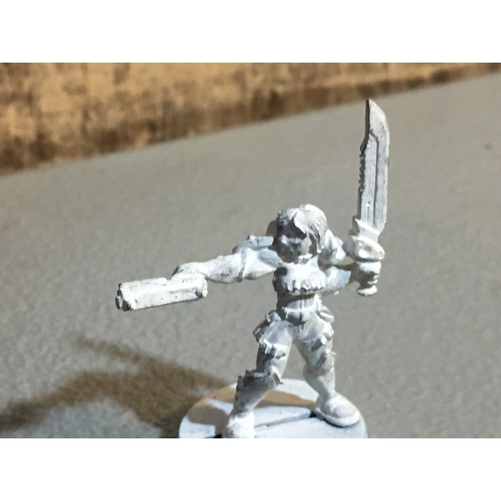 A30057 UNKNOWN METAL TABLE TOP SCI-FI FEMALE SOLDIER 1 MISS ARM WAR GAMES METAL