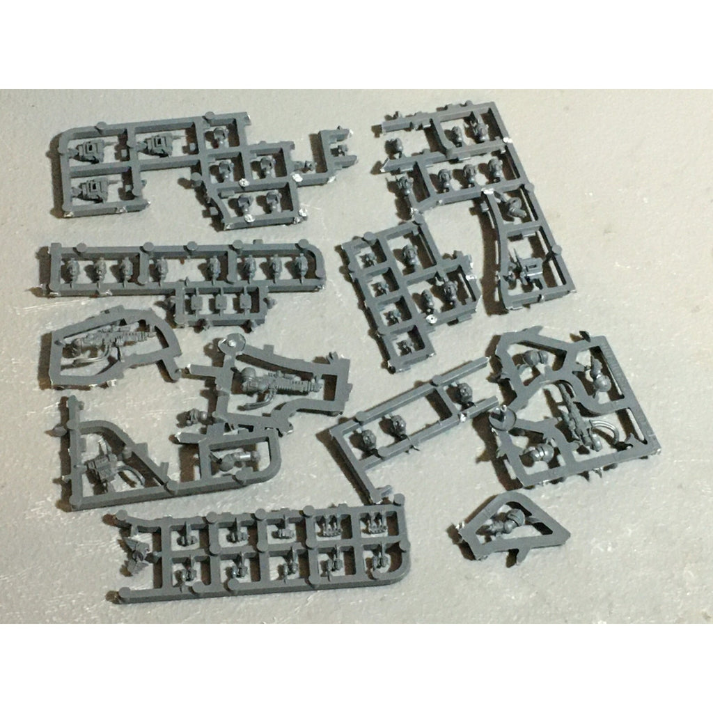 A20989 WARHAMMER 40K ASTRA IMPERIAL GUARD BITS ON SPRUE LOT SCIONS HEADS ACCESSO
