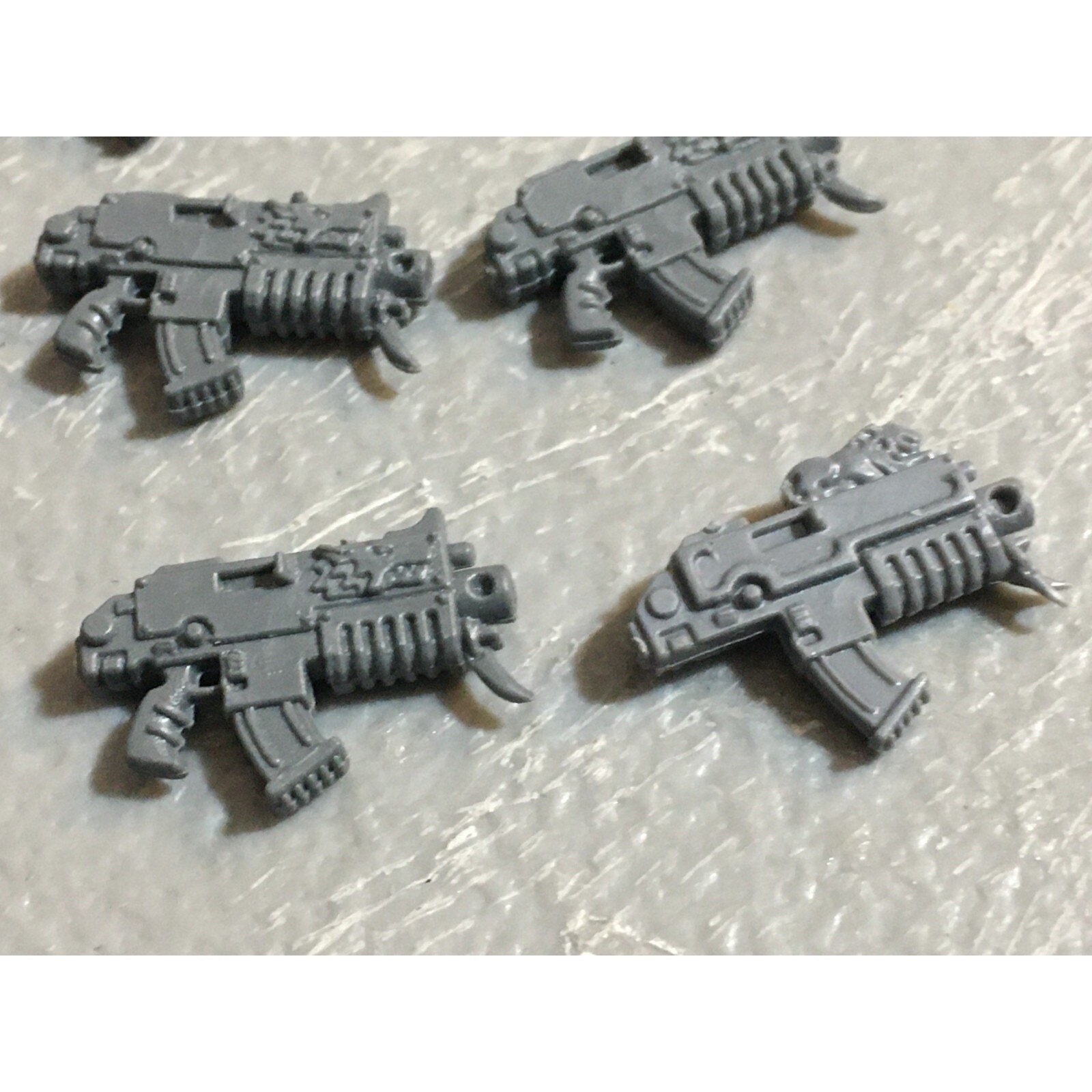 A22991 WARHAMMER 40K SPACE MARINES WOLVES BITS LOT BOLTERS GW