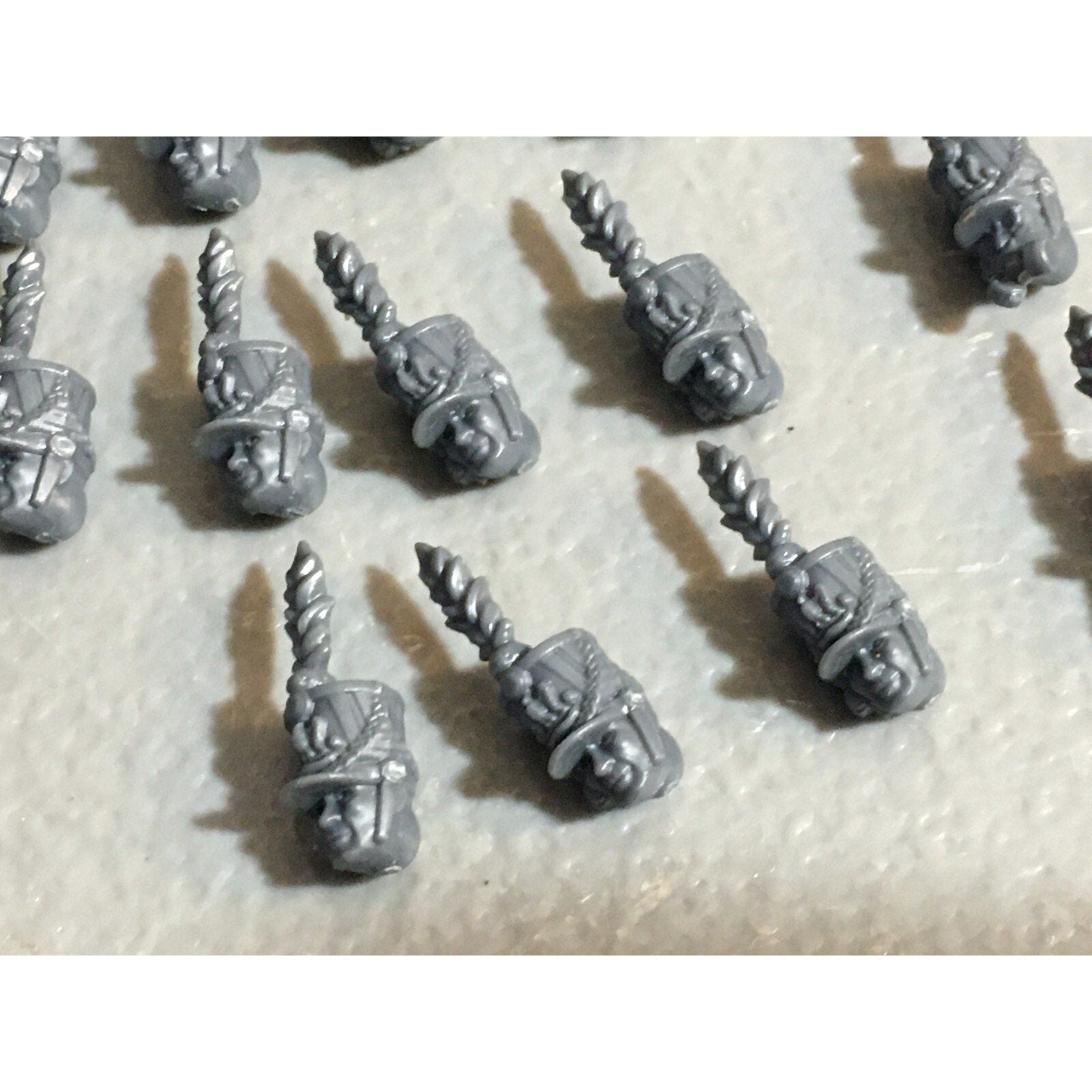 A23033 WARGAMES ATLANTIC HEADS NAPOLEONIC FANCY HATS & GASMASK MM BITS LOT MINIS