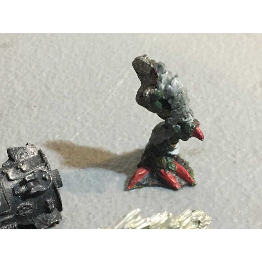 A32592 UNKNOWN MINIATURES METAL BITS LOT REDCOAT KNIGHT ARM WEAPON BANNER
