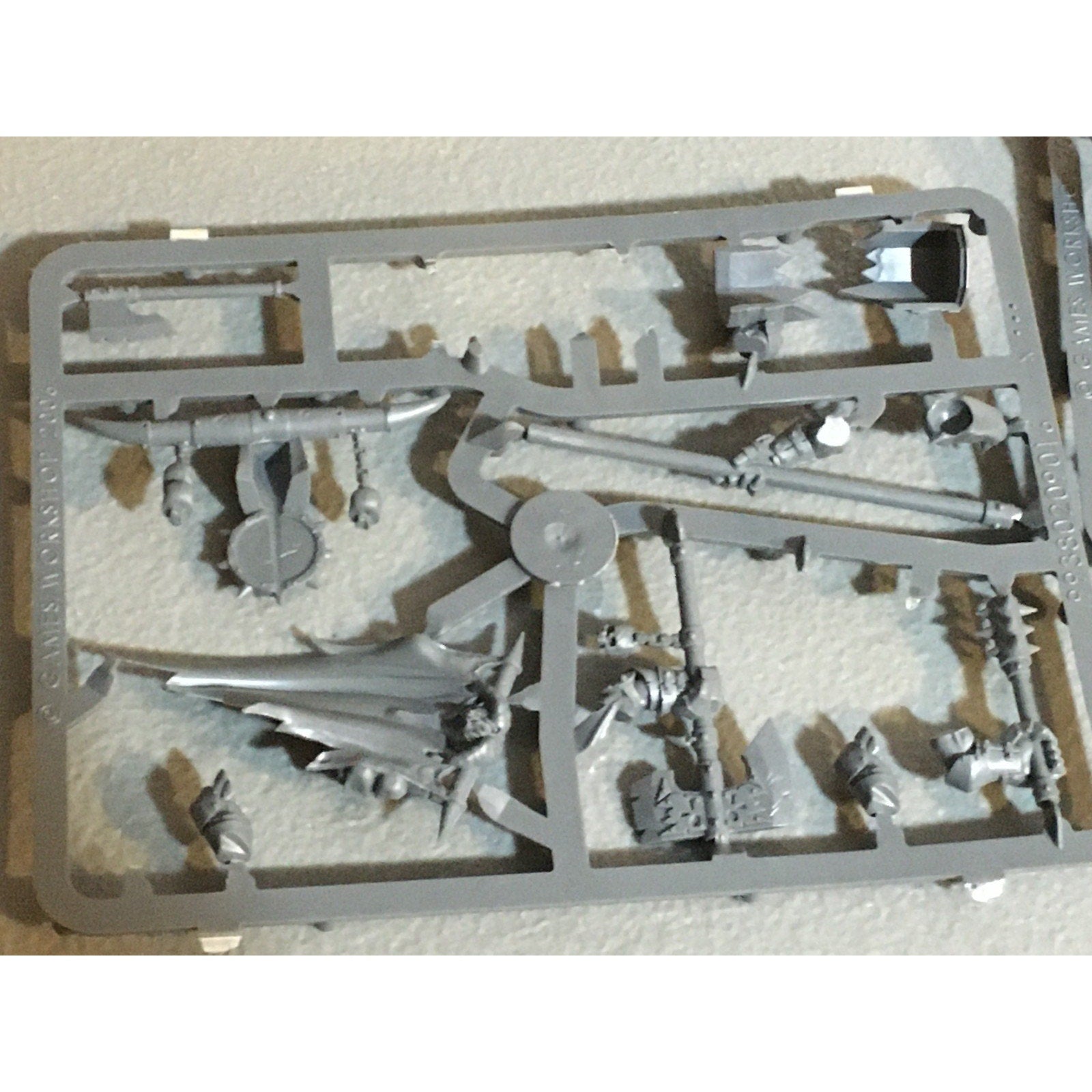A33695 WARHAMMER FANTASY ORCS & GOBLINS BITS ON SPRUE LOT BLACK ORC GW