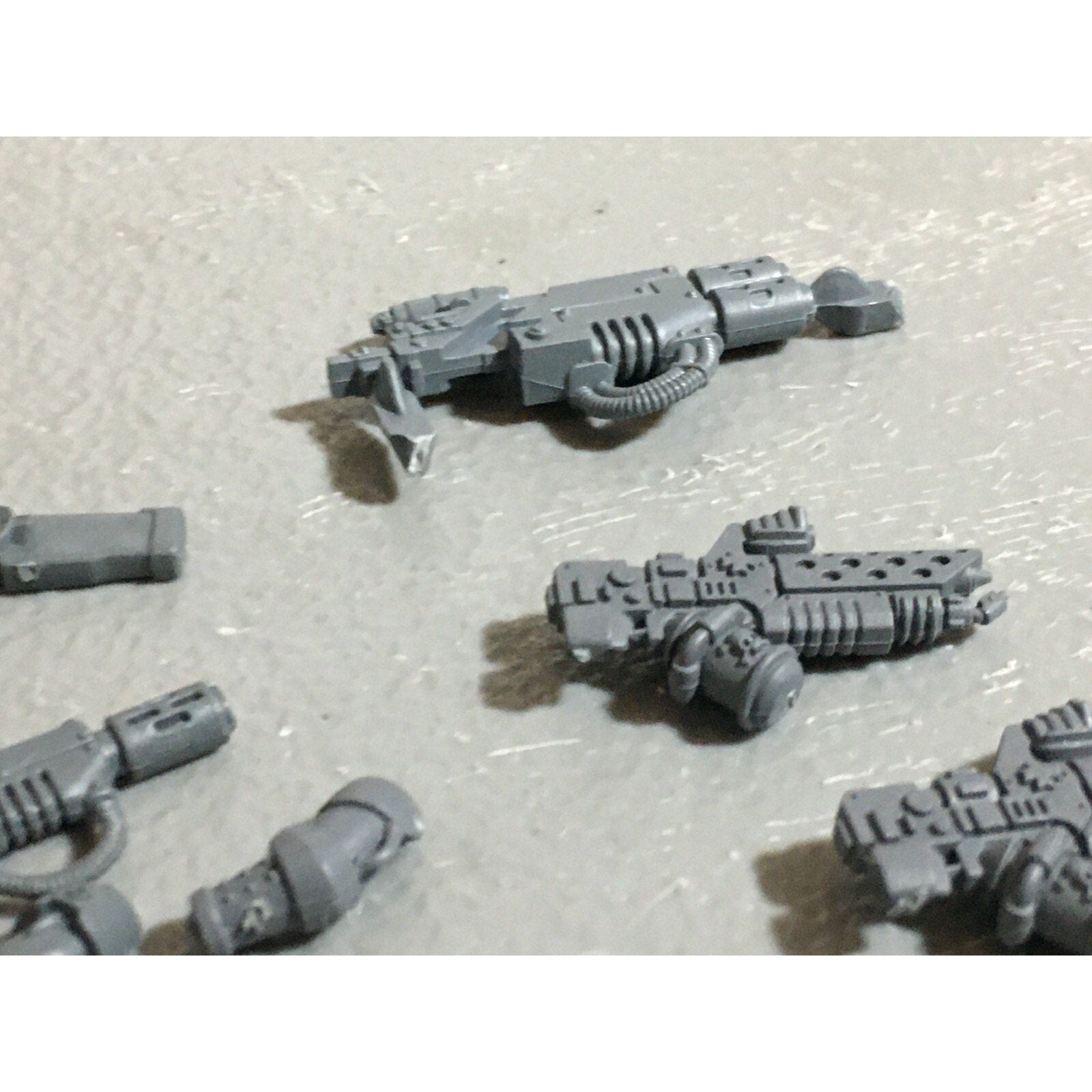 A22269 WARHAMMER 40K SPACE MARINES BITS LOT MIXED HANDS WEAPON GAMES WORKSHOP GW