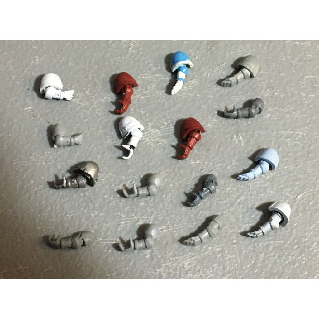 A22967 WARHAMMER 40K SPACE MARINES BITS LOT ARMS GAMES WORKSHOP GW