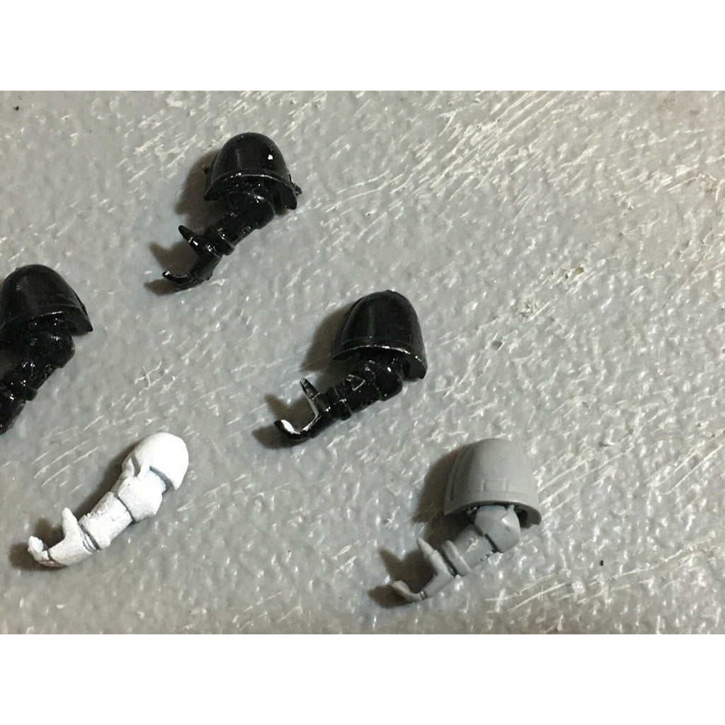 A22986 WARHAMMER 40K SPACE MARINES BITS LOT ARMS GW GAMES WORKSHOP