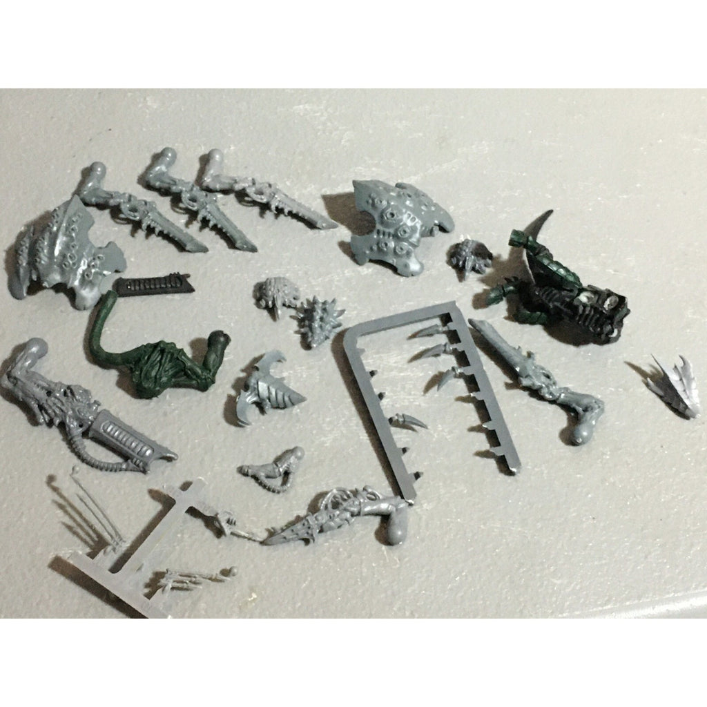 A22319 WARHAMMER 40K TYRANIDS BITS LOT MIXED GAMES WORKSHOP GW