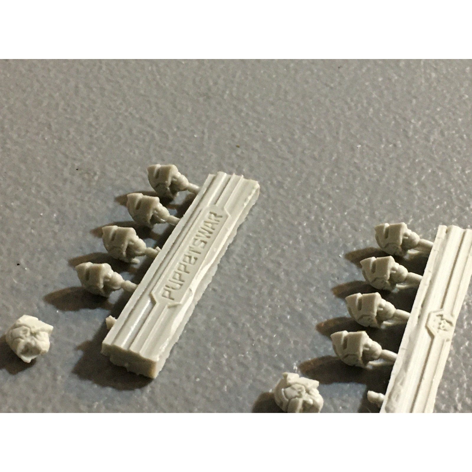 A32538 PUPPETSWAR MINIATURES PLASTIC FANTASY KNIGHTS HEADS BITS PACK LOT