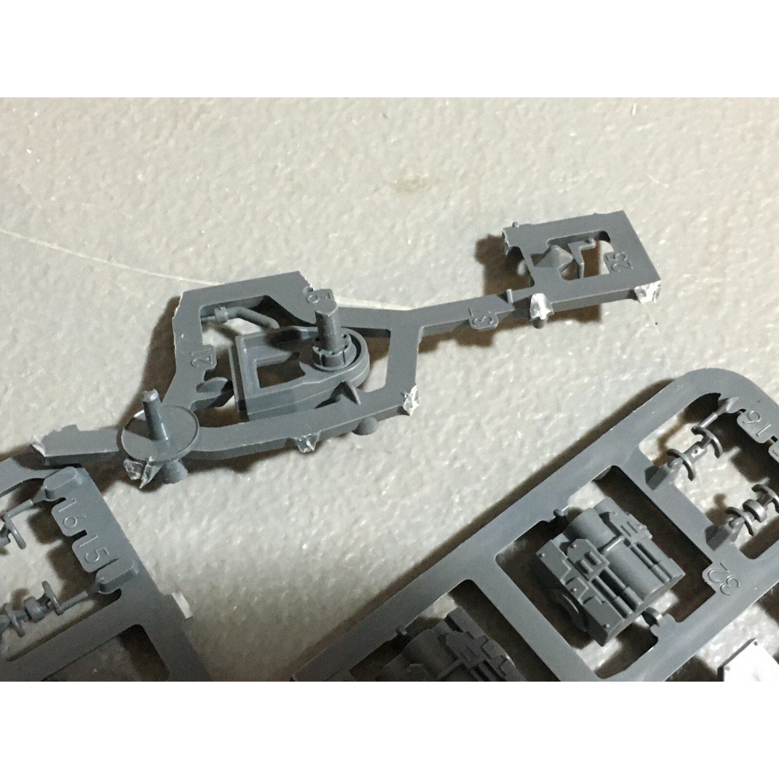 A20991 WARHAMMER 40K ASTRA IMPERIAL GUARD BITS ON SPRUE LOT SCIONS ARTILLERY