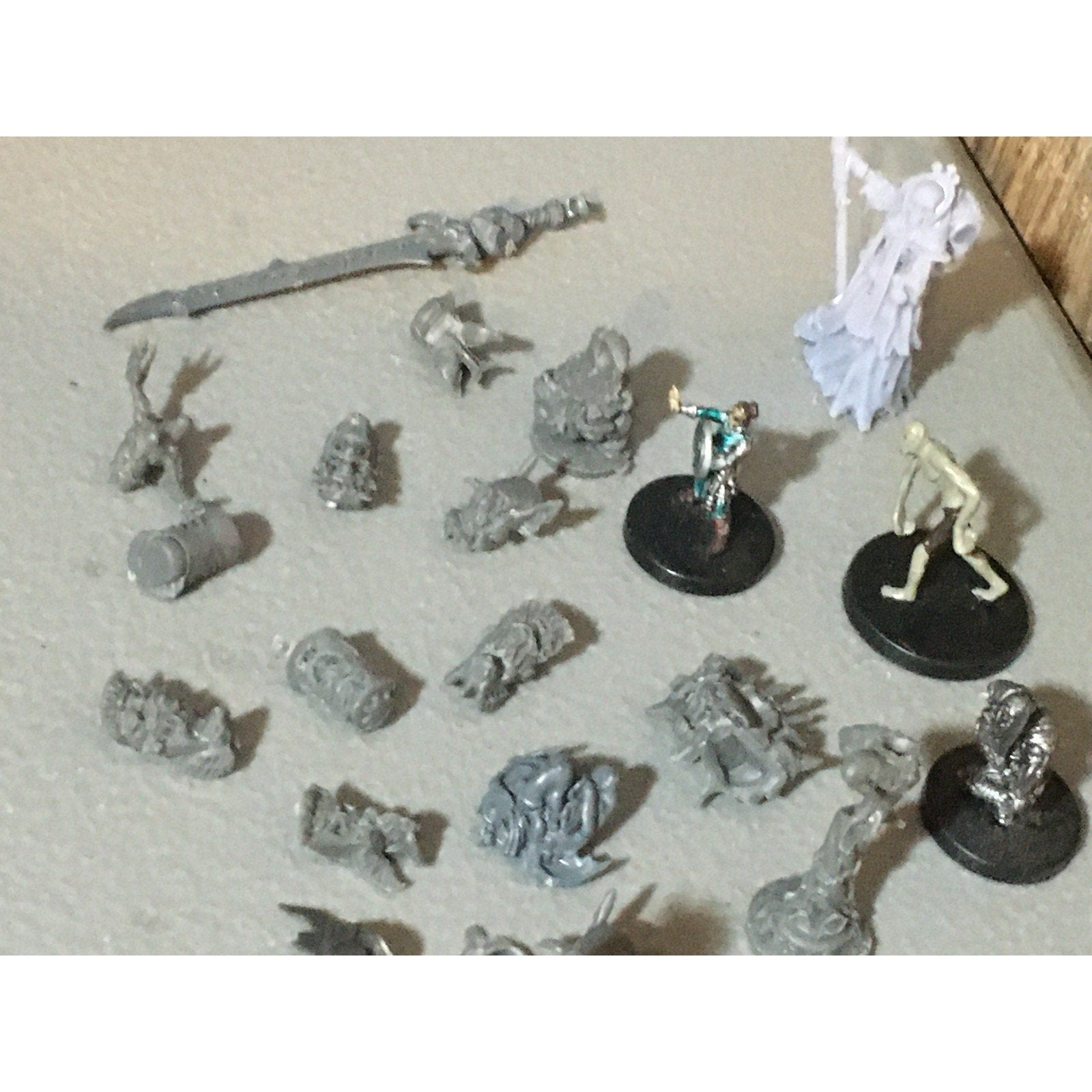 A32575 UNKNOWN MINIATURES PLASTIC DWARF ORC BITS LOT + WIZKIDS D&D TABLETOP RPG
