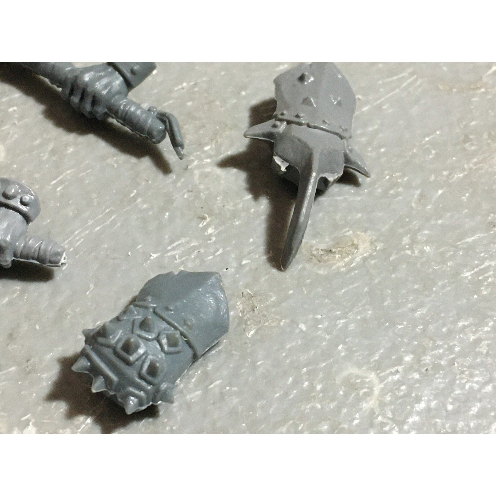 A22584 WARHAMMER FANTASY OGRE KINGDOMS BITS LOT HANDS PLATES GAMES WORKSHOP GW