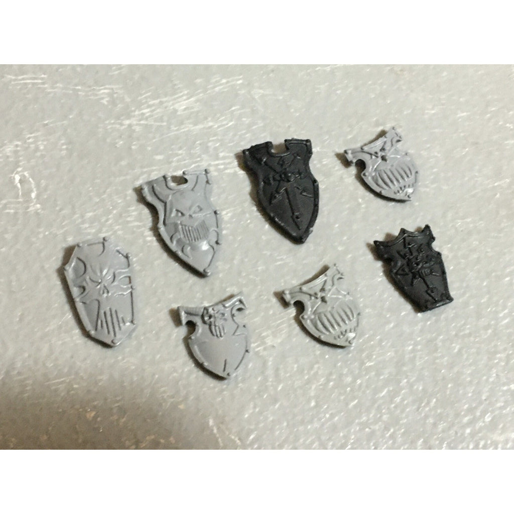A22245 WARHAMMER FANTASY CHAOS MORTALS BITS LOT WARRIORS KNIGHTS SHIELDS GW OOP