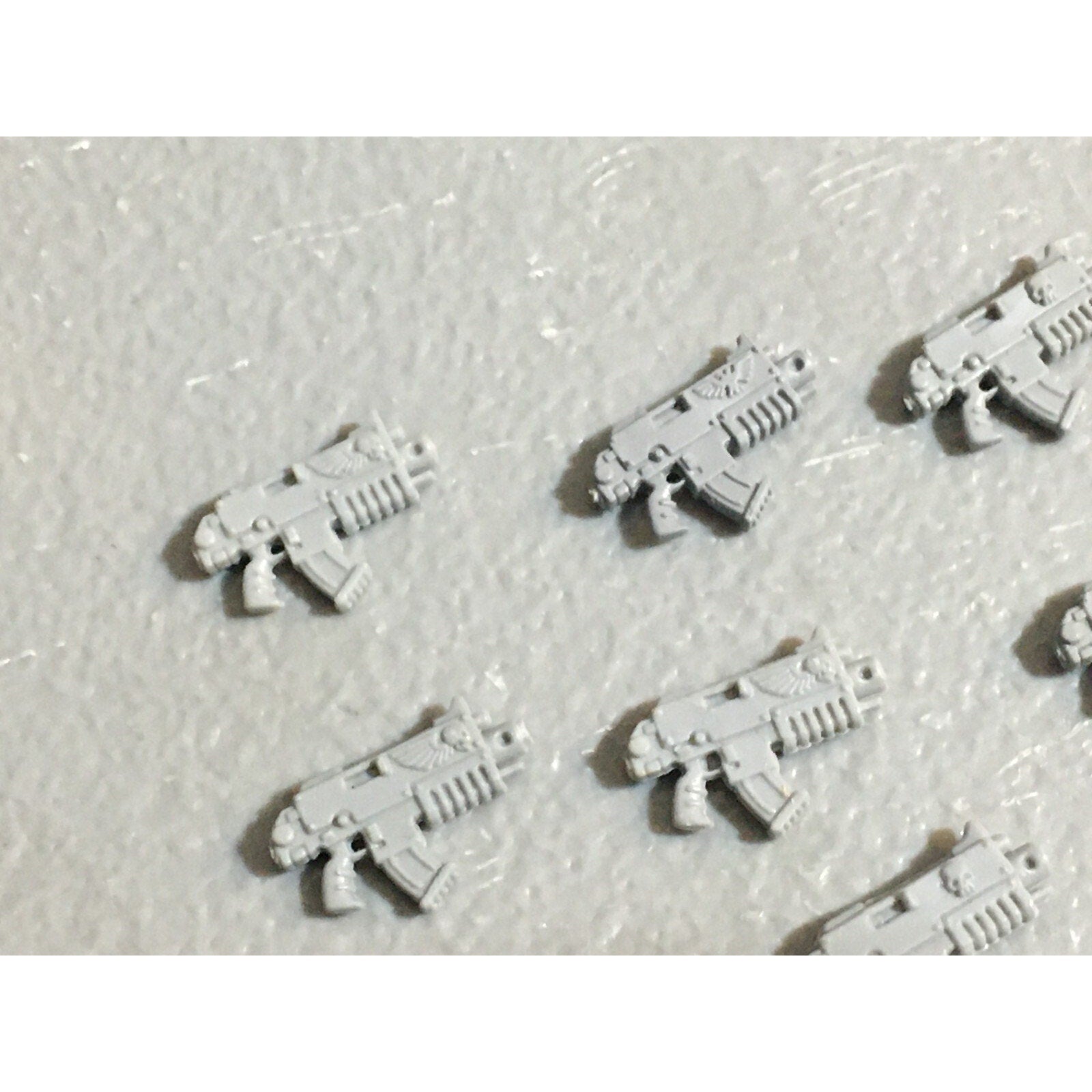 A22920 WARHAMMER 40K SPACE MARINES BITS LOT BOLTERS PISTOLS GAMES WORKSHOP GW