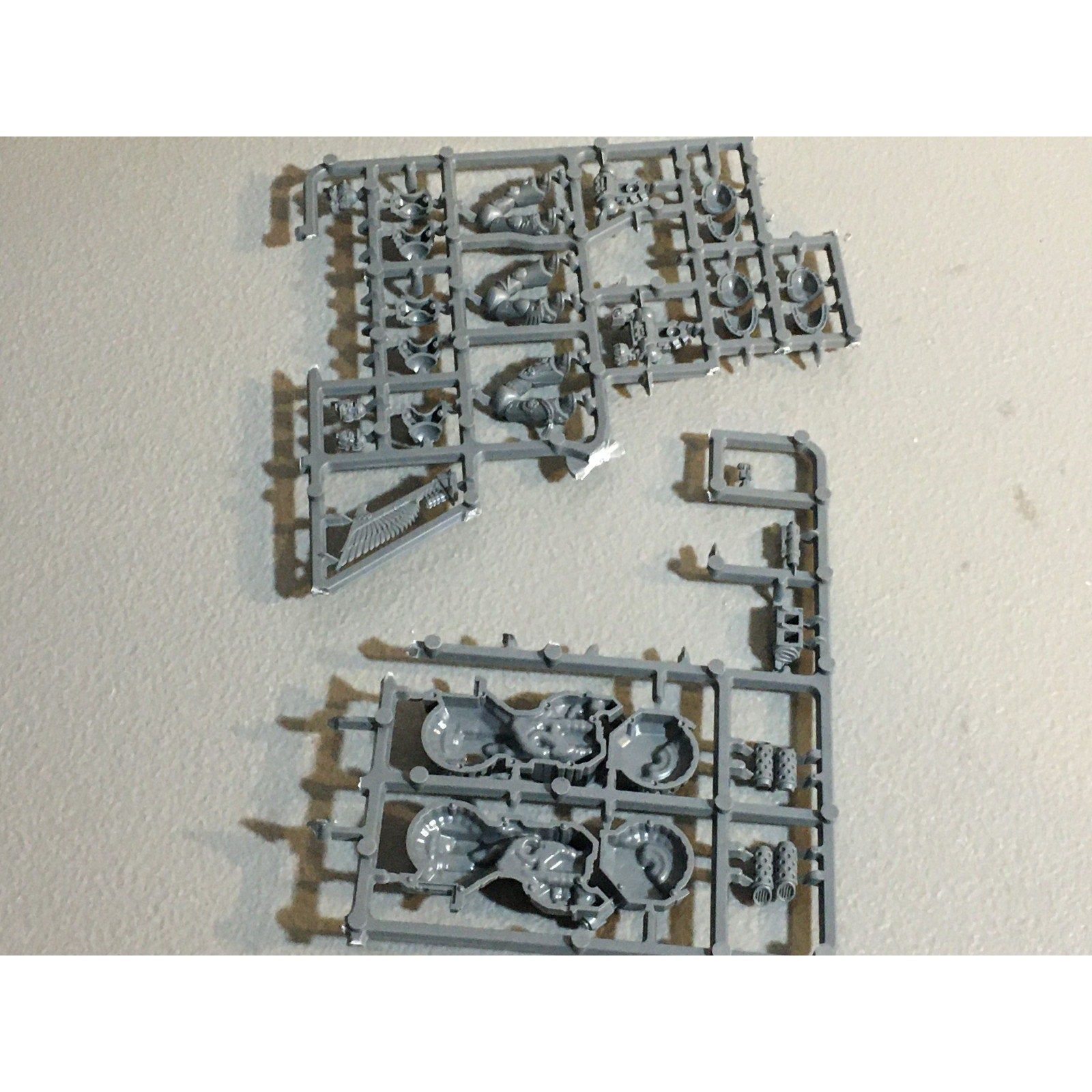 A29496 WARHAMMER 40K SPACE MARINES DARK ANGELS BITS ON SPRUE LOT RAVENWING GW