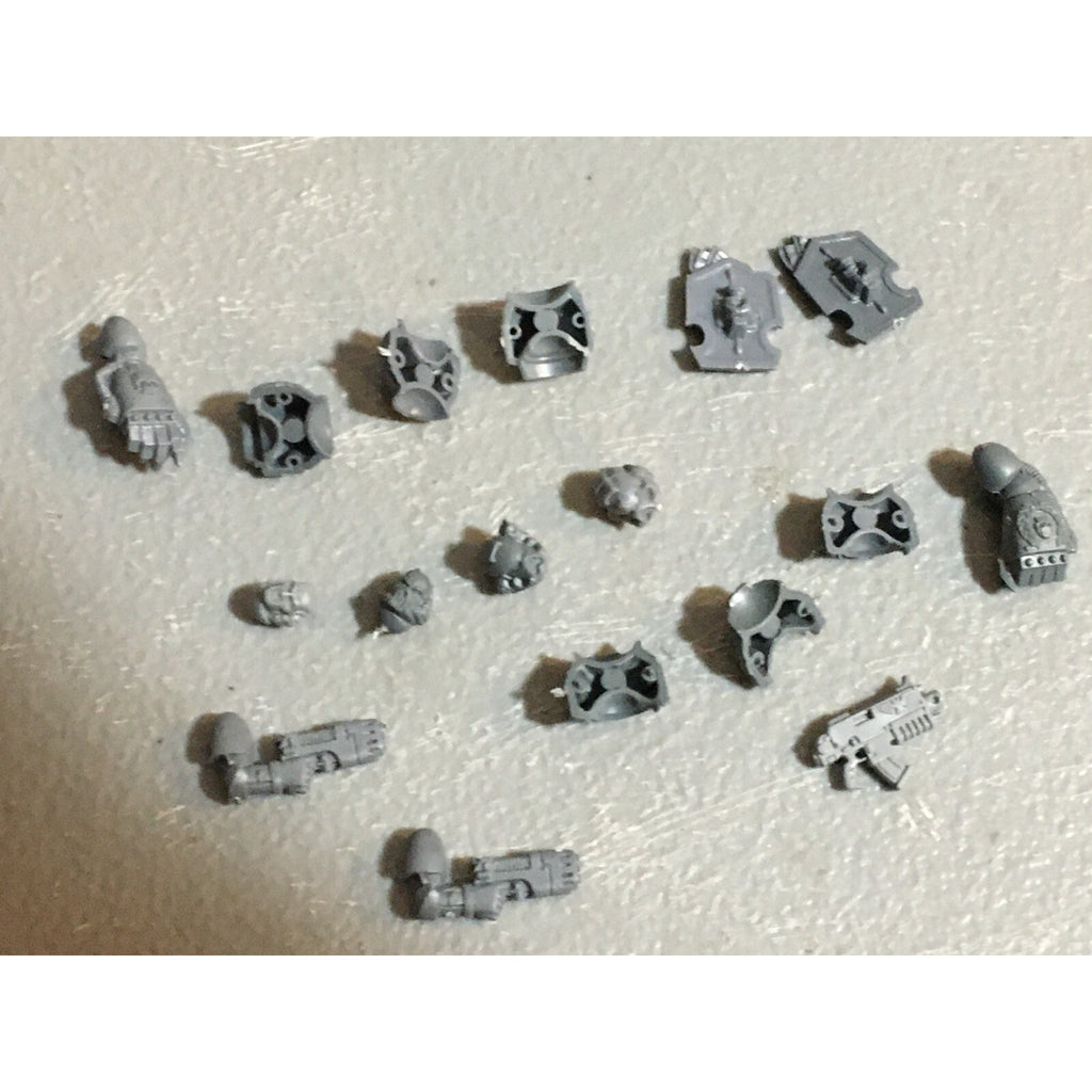 A23158 WARHAMMER 40K SPACE MARINES BITS LOT MIXED TORSOS HEADS GAMES WORKSHOP GW