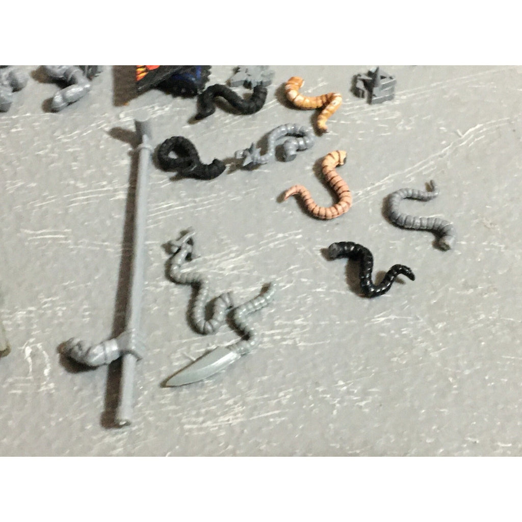 A22308 WARHAMMER FANTASY SKAVEN BITS LOT MIXED ARMS ICONS TAIL GAMES WORKSHOP GW