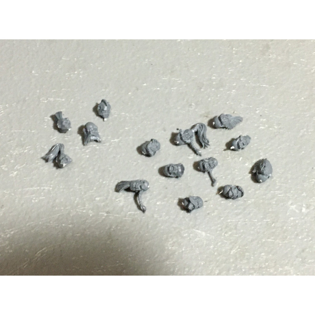 A22554 WARHAMMER 40K SPACE MARINES WOLVES BITS LOT HEADS SCOUT BROTHER GW