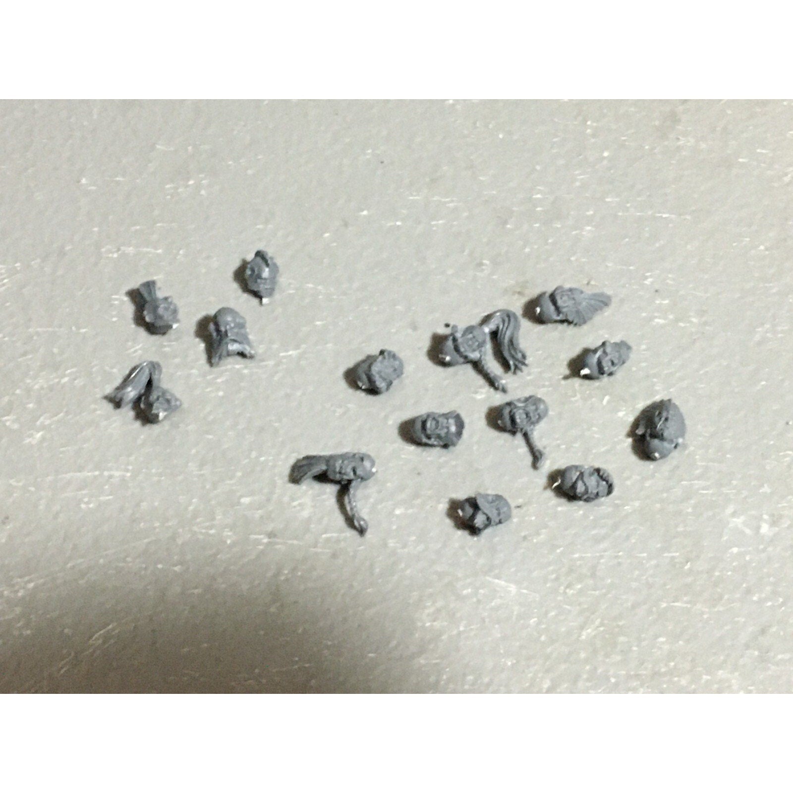 A22554 WARHAMMER 40K SPACE MARINES WOLVES BITS LOT HEADS SCOUT BROTHER GW