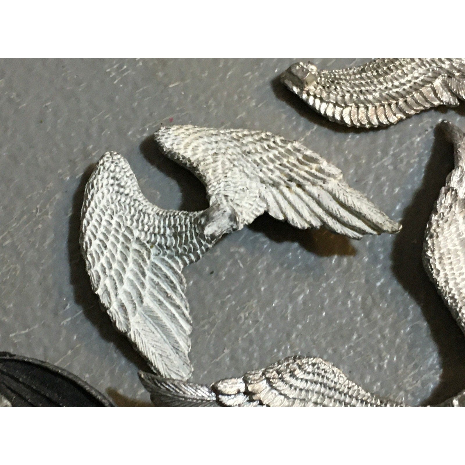 A32497 UNKNOWN METAL MINIATURES BITS LOT FANTASY WINGS DRAGON DEMON ANGEL