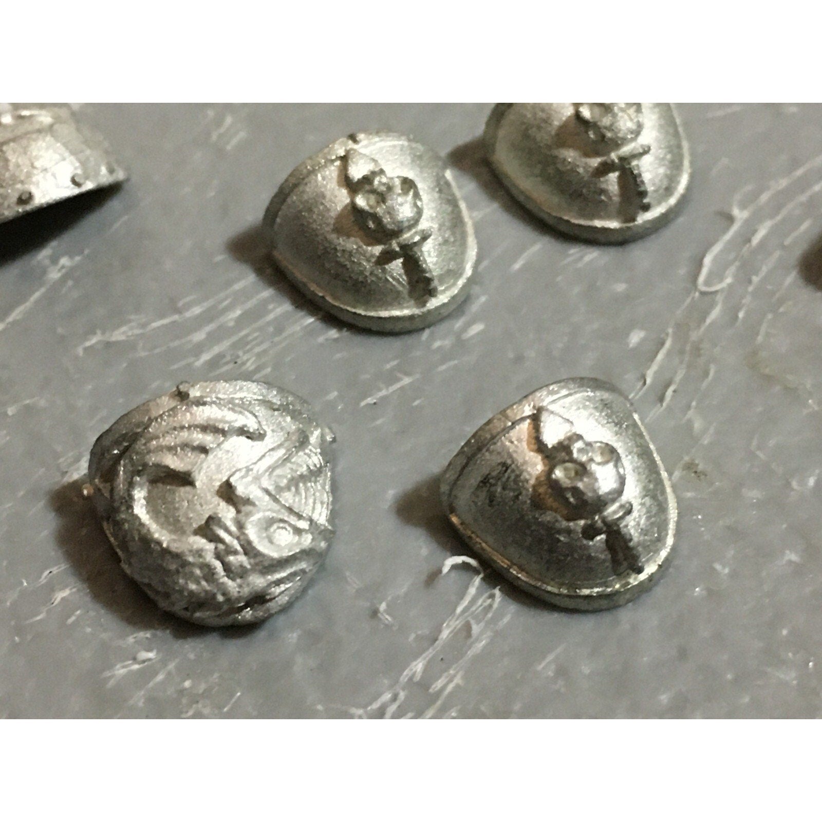 A21117 WARHAMMER 40K SPACE MARINES METAL OOP BITS LOT SHOULDER SCOUT CHAPLAIN