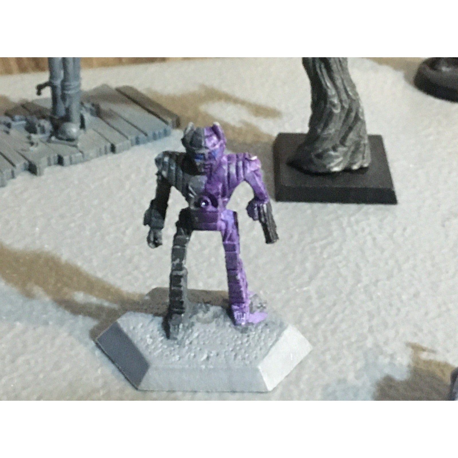 A32584 UNKNOWN PLASTIC MINIATURES BITS & INCOMPLETE LOT ROBOT DWARF SOLDIER