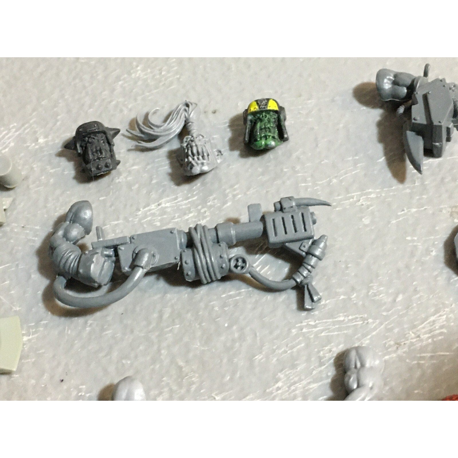 A23239 WARHAMMER 40K SPACE ORKS BITS LOT ARMS HEADS GAMES WORKSHOP GW