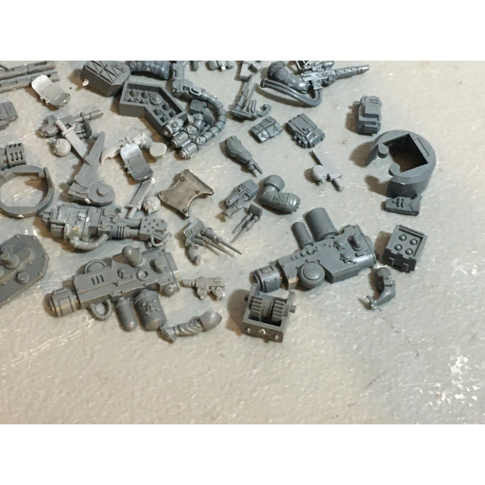 A20138 WARHAMMER 40K IMPERIAL GUARD ASTRA MILITARUM BITS LOT VEHICLE ARMS GUNS