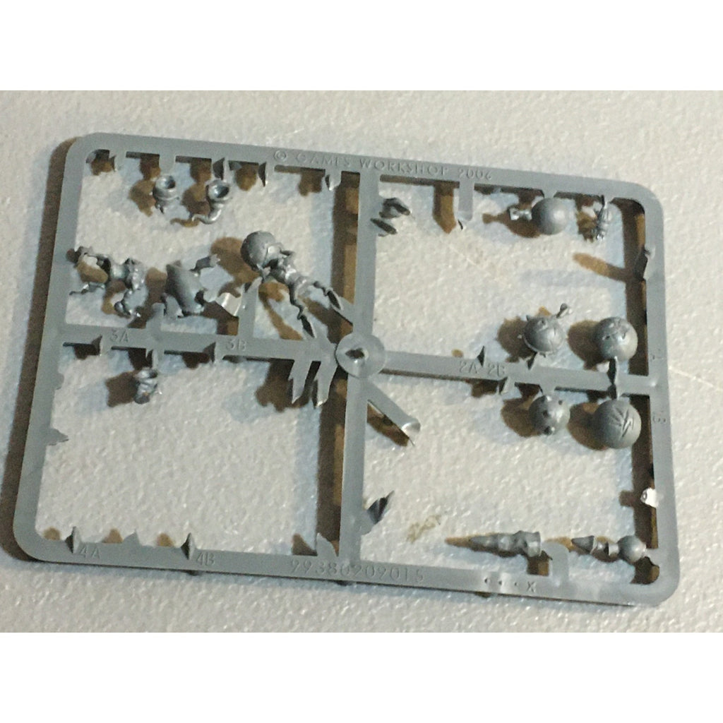 A33694 WARHAMMER FANTASY ORCS & GOBLINS BITS ON SPRUE LOT GOBLINS GW