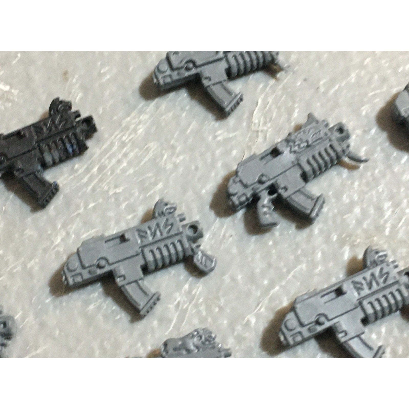 A22991 WARHAMMER 40K SPACE MARINES WOLVES BITS LOT BOLTERS GW