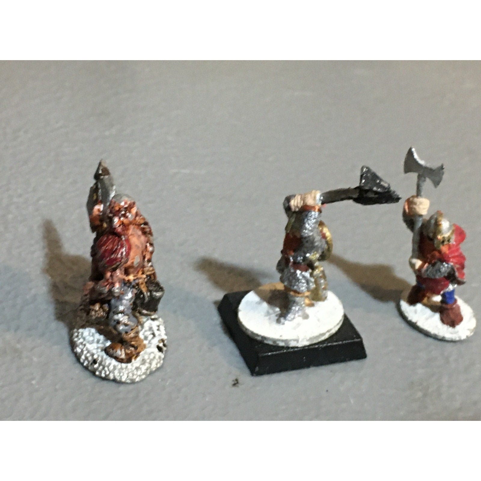 A24860 UNBRANDED METAL TABLETOP OLD OOP D&D FANTASY WARRIORS DWARFS MINIATURES