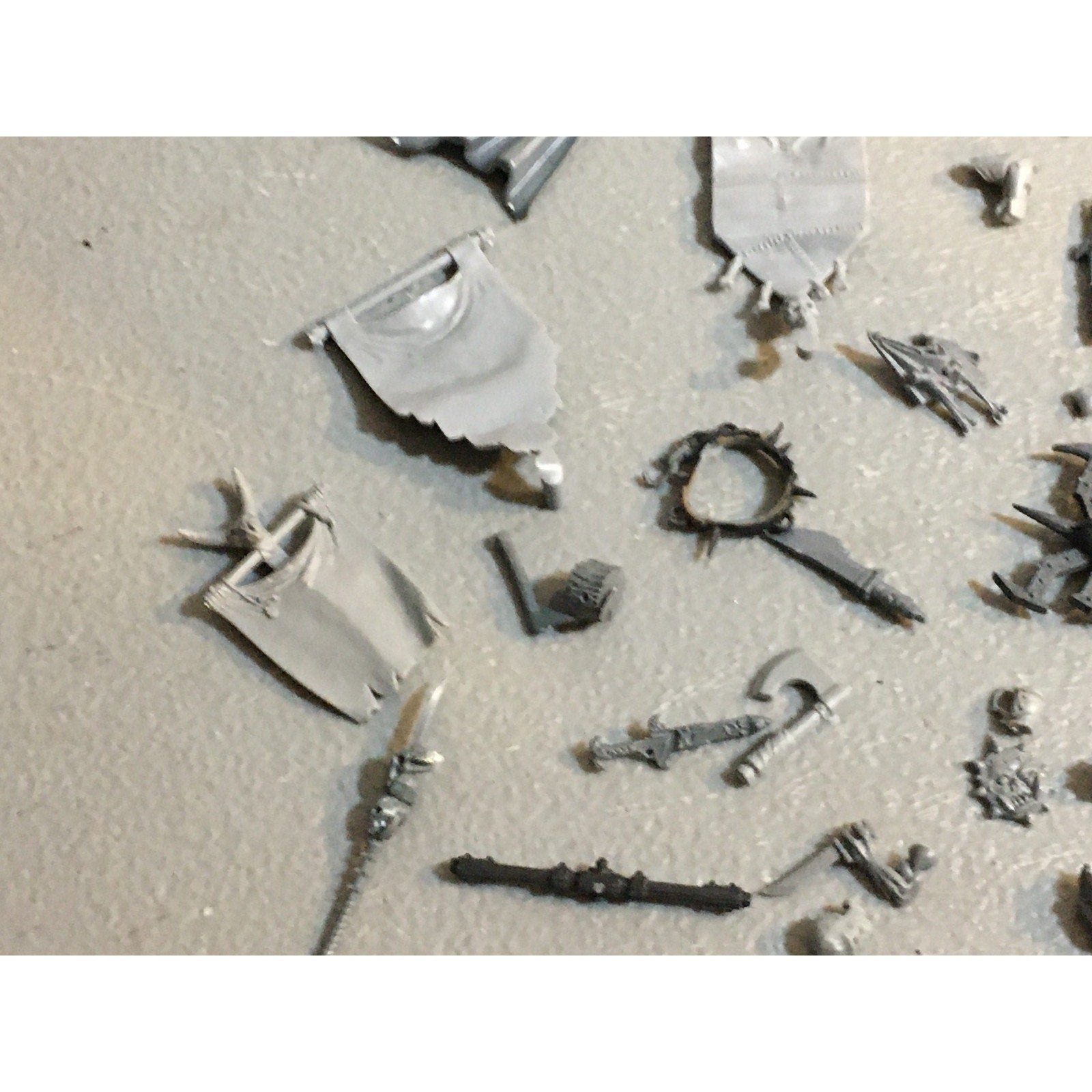 A29618 WARHAMMER FANTASY AOS MIXED BITS LOT BANNER SHIELD CLOAK GW